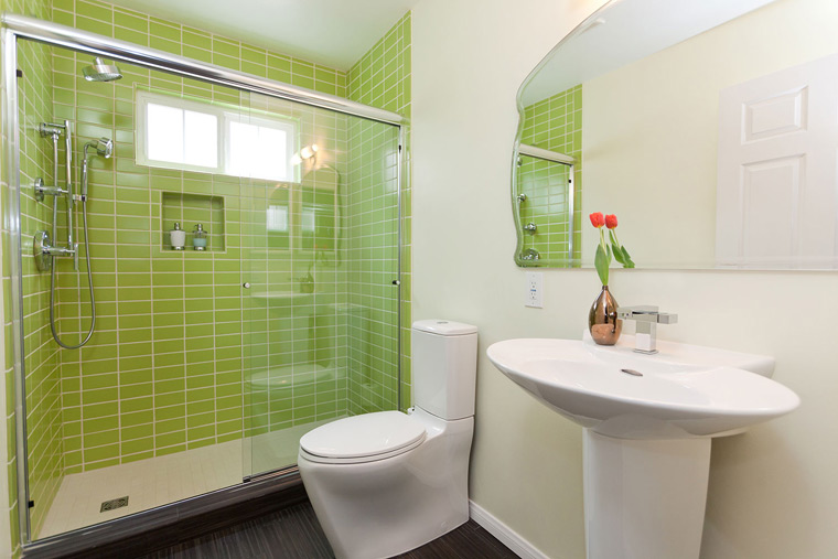 transitional-bathroom-green-pedestal-sink